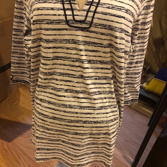 Chico’s Long Sleeve Navy and White Zenergy Top - Picture 2 of 8